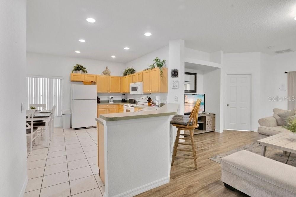En Venta: $364,990 (4 camas, 3 baños, 1638 Pies cuadrados)