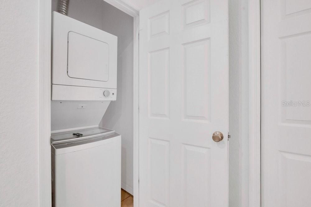 En Venta: $364,990 (4 camas, 3 baños, 1638 Pies cuadrados)