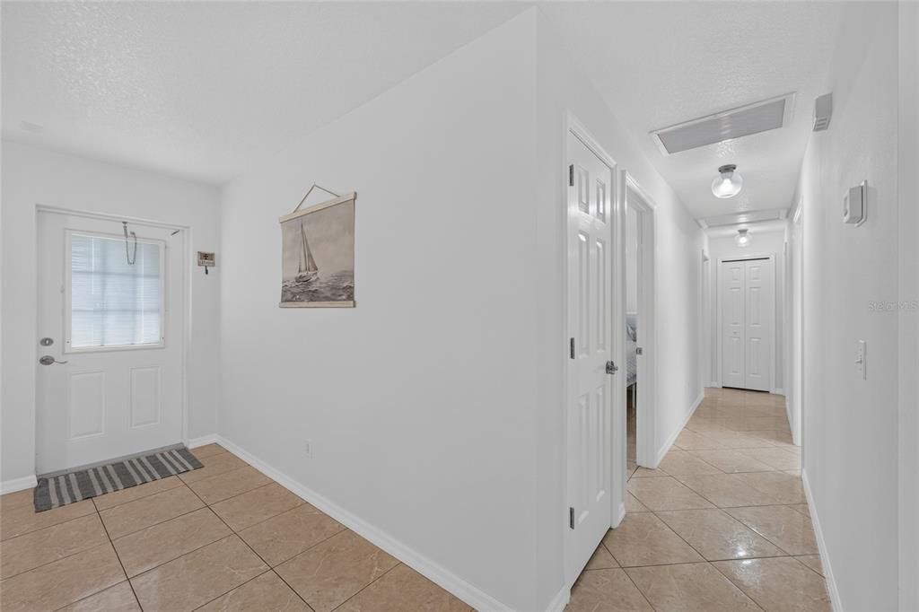 For Sale: $344,900 (3 beds, 1 baths, 1210 Square Feet)