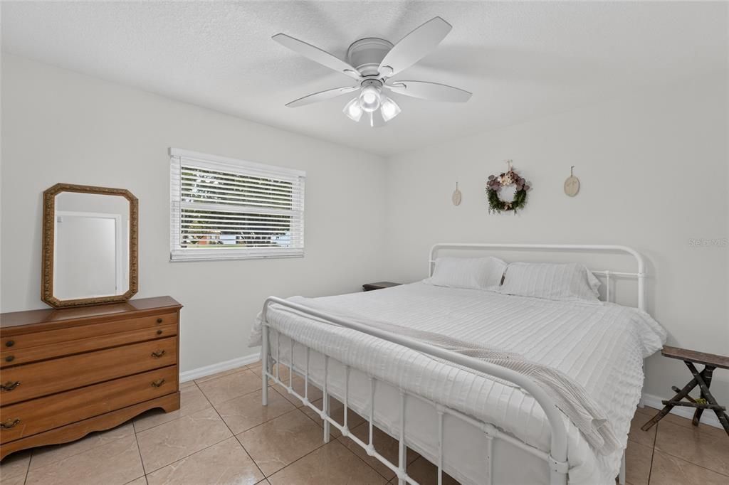 For Sale: $344,900 (3 beds, 1 baths, 1210 Square Feet)