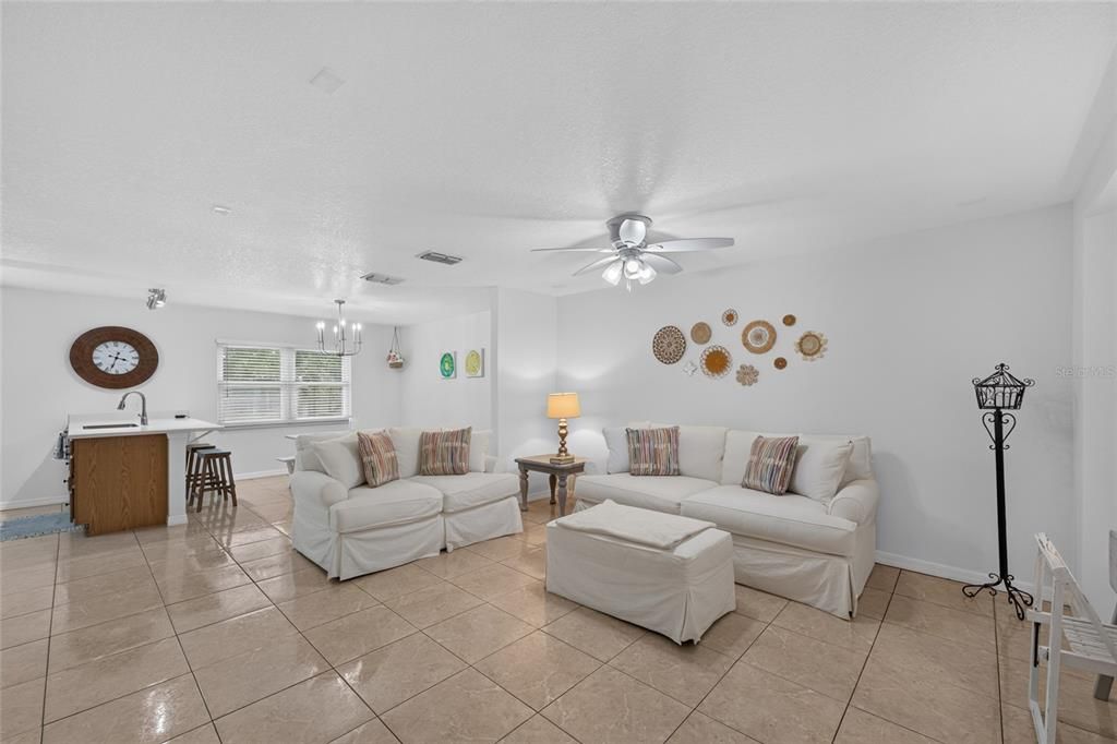 For Sale: $344,900 (3 beds, 1 baths, 1210 Square Feet)