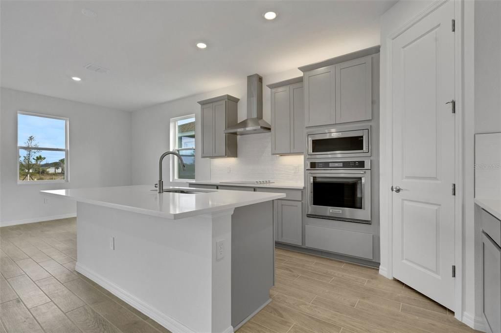 For Sale: $349,990 (4 beds, 3 baths, 2519 Square Feet)