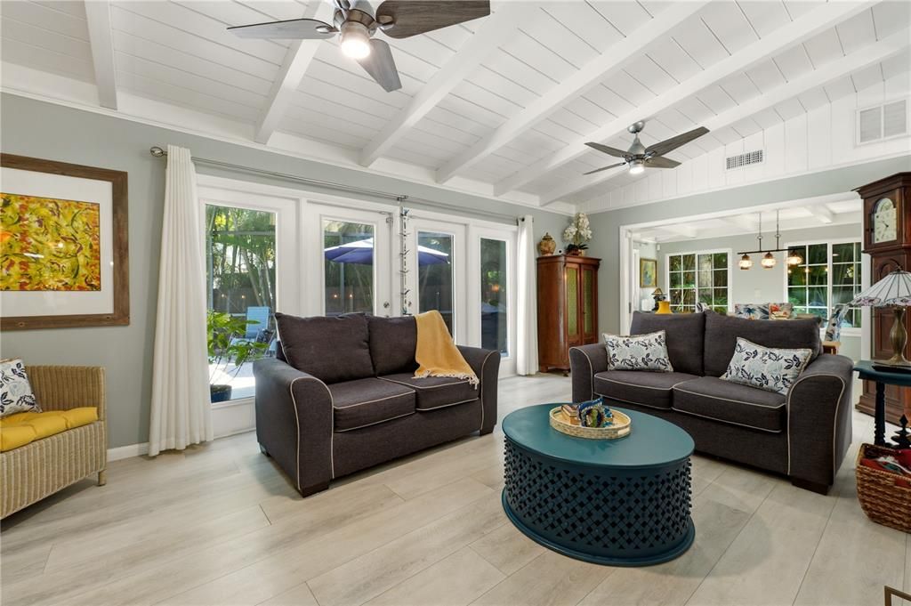 For Sale: $1,039,000 (3 beds, 2 baths, 1368 Square Feet)
