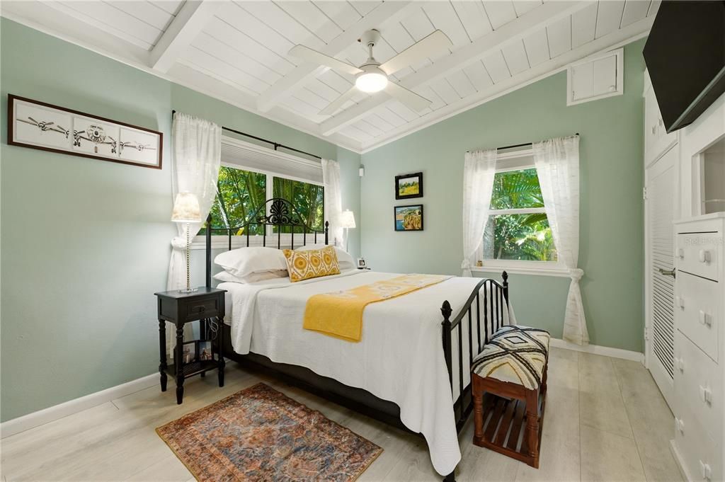 For Sale: $1,039,000 (3 beds, 2 baths, 1368 Square Feet)