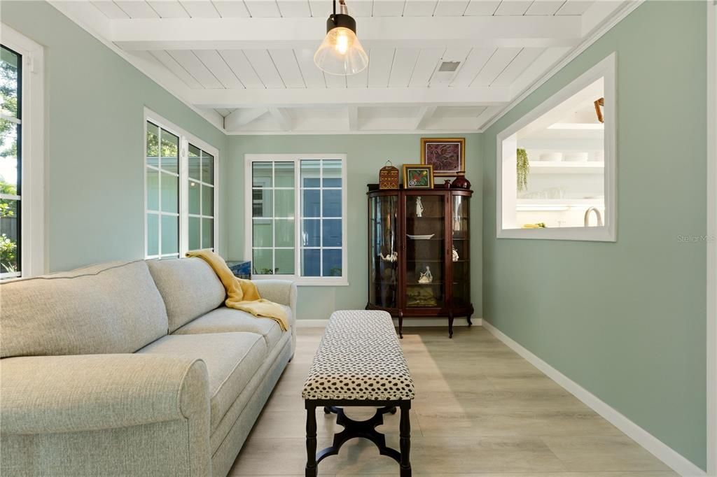 For Sale: $1,039,000 (3 beds, 2 baths, 1368 Square Feet)