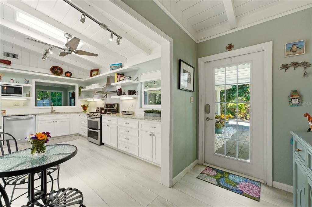 For Sale: $1,039,000 (3 beds, 2 baths, 1368 Square Feet)