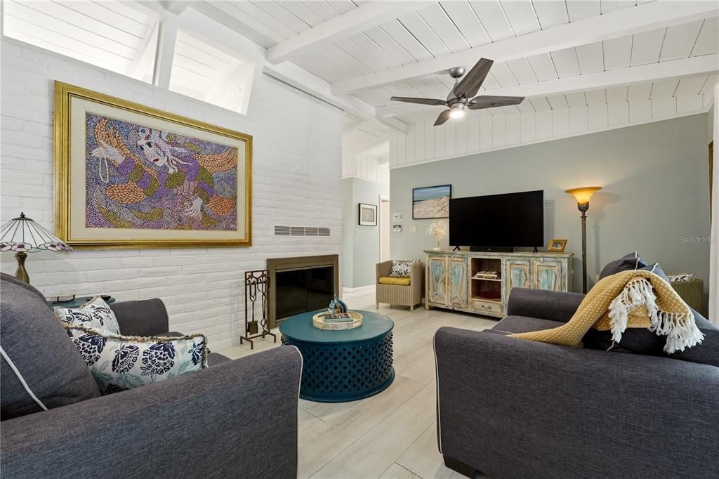 For Sale: $1,039,000 (3 beds, 2 baths, 1368 Square Feet)