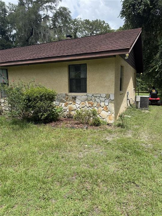For Sale: $349,900 (6 beds, 4 baths, 3402 Square Feet)