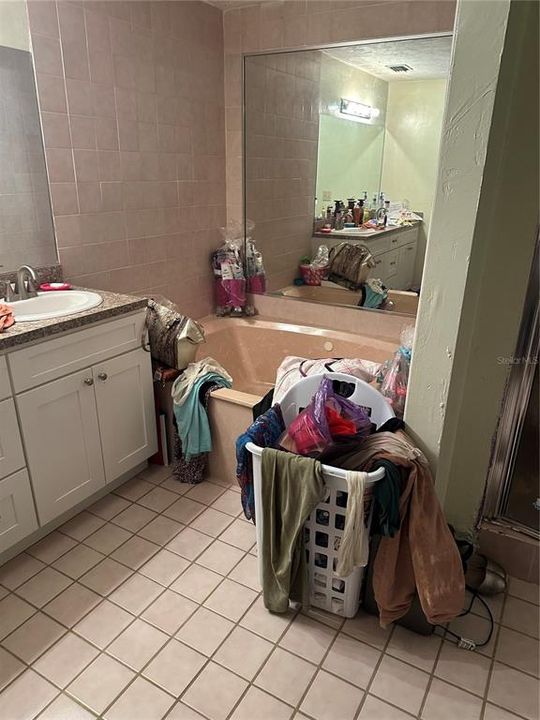 For Sale: $349,900 (6 beds, 4 baths, 3402 Square Feet)