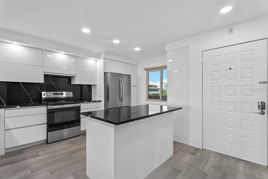 For Sale: $589,000 (3 beds, 3 baths, 1988 Square Feet)
