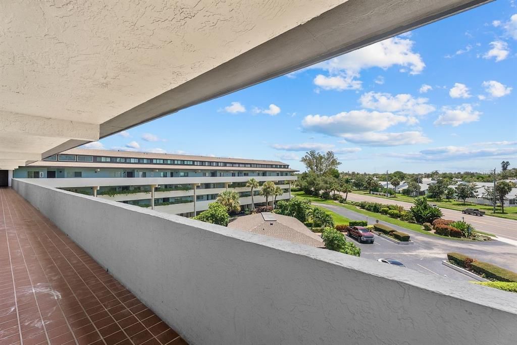 For Sale: $589,000 (3 beds, 3 baths, 1988 Square Feet)