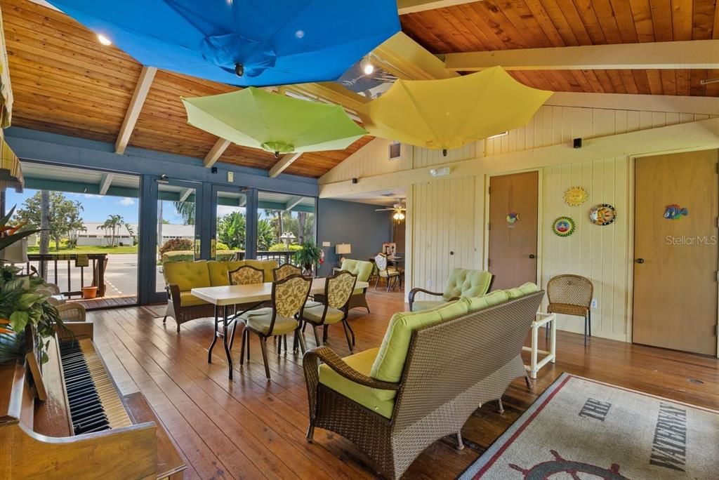 For Sale: $589,000 (3 beds, 3 baths, 1988 Square Feet)