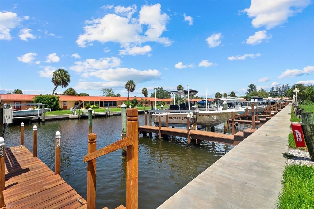 For Sale: $589,000 (3 beds, 3 baths, 1988 Square Feet)