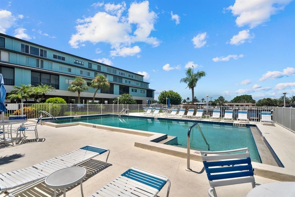For Sale: $589,000 (3 beds, 3 baths, 1988 Square Feet)