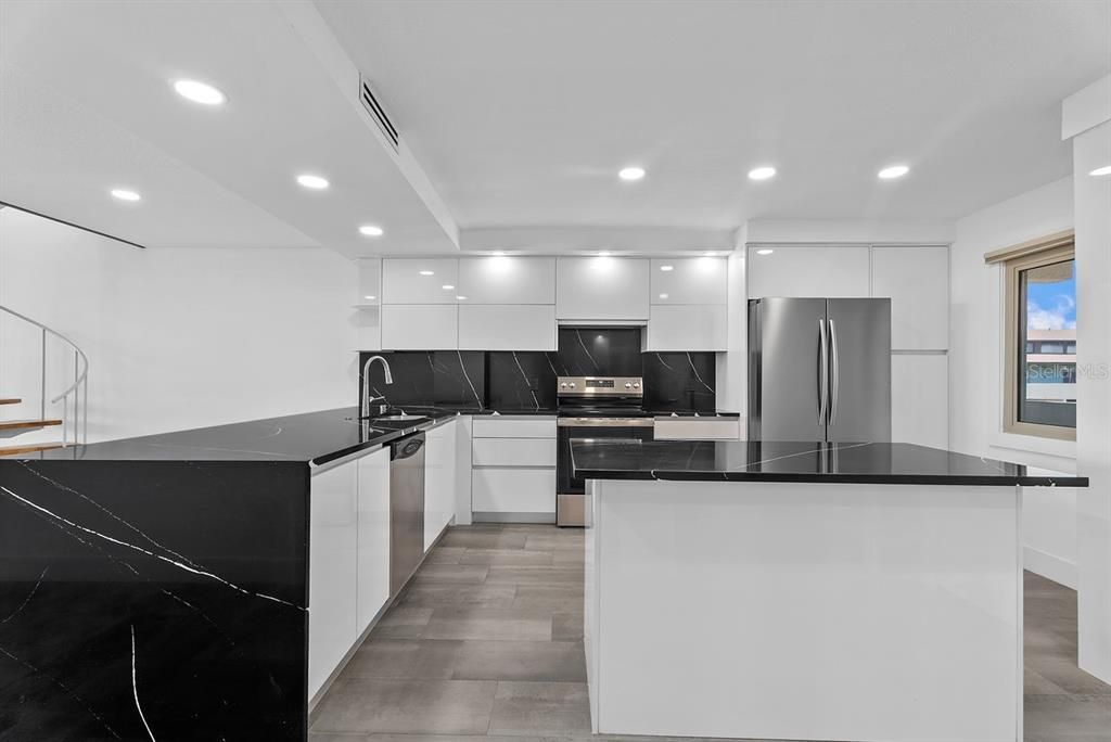 For Sale: $589,000 (3 beds, 3 baths, 1988 Square Feet)