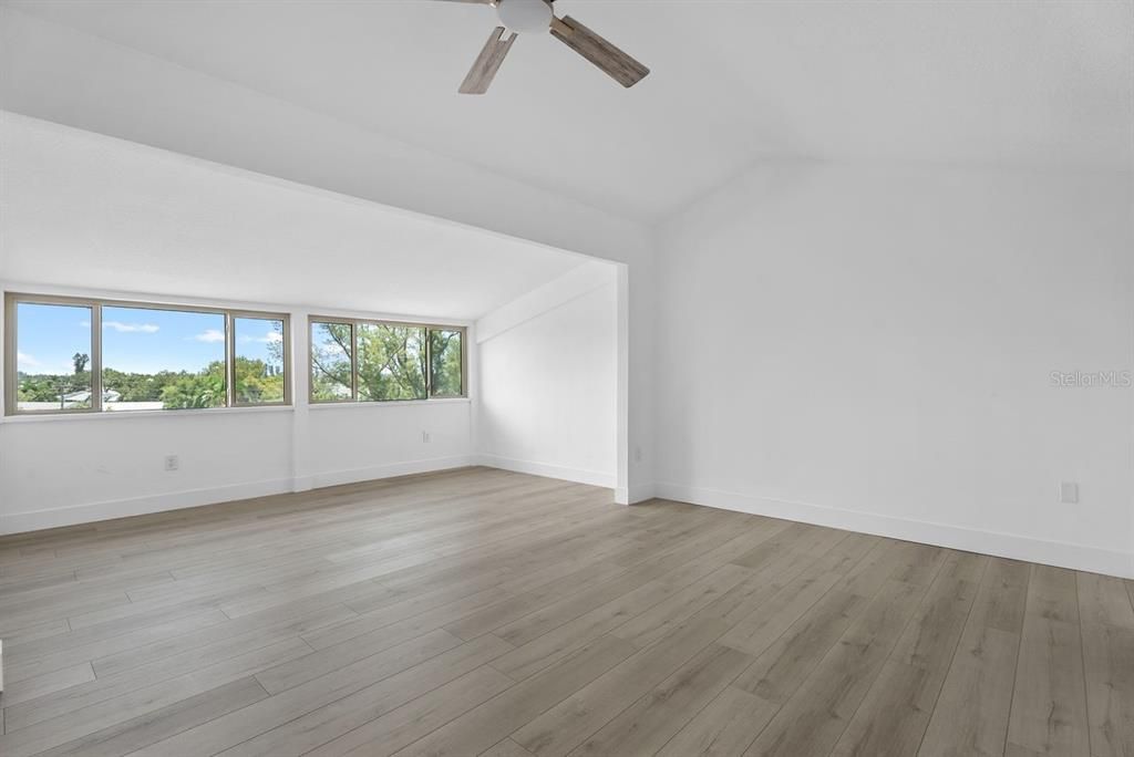 For Sale: $589,000 (3 beds, 3 baths, 1988 Square Feet)