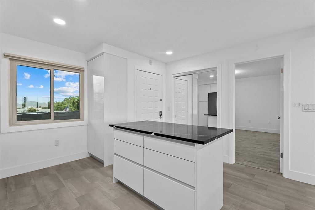 For Sale: $589,000 (3 beds, 3 baths, 1988 Square Feet)