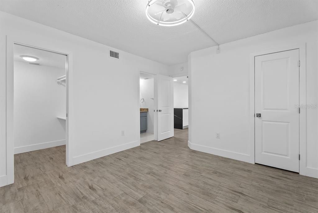 For Sale: $589,000 (3 beds, 3 baths, 1988 Square Feet)