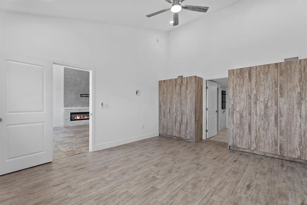 For Sale: $589,000 (3 beds, 3 baths, 1988 Square Feet)