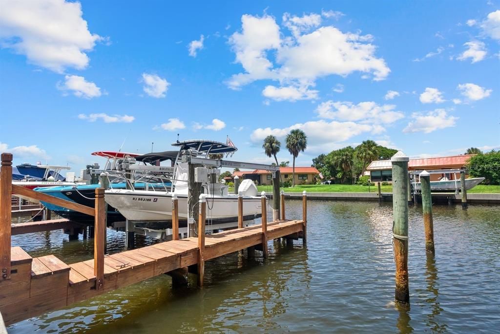 For Sale: $589,000 (3 beds, 3 baths, 1988 Square Feet)