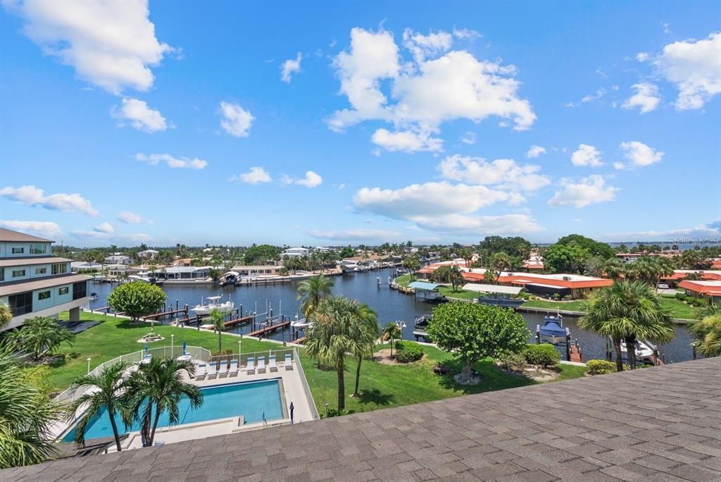 For Sale: $589,000 (3 beds, 3 baths, 1988 Square Feet)