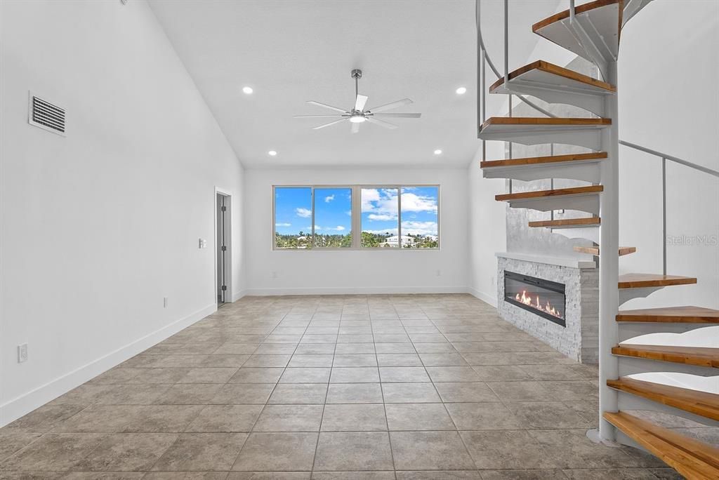 For Sale: $589,000 (3 beds, 3 baths, 1988 Square Feet)