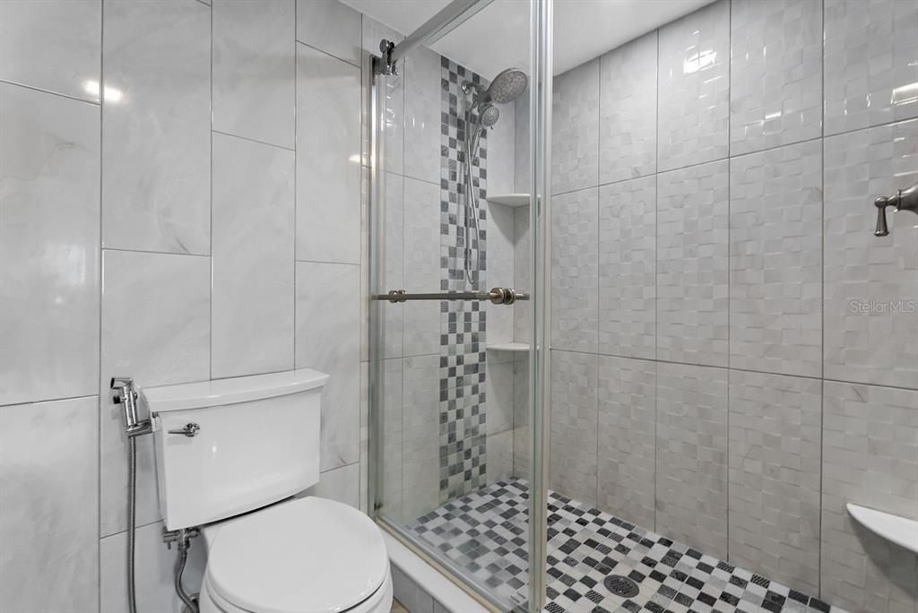 For Sale: $589,000 (3 beds, 3 baths, 1988 Square Feet)