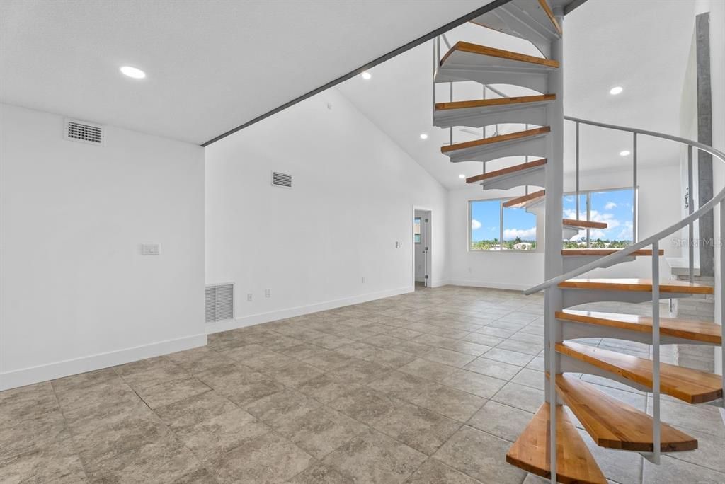 For Sale: $589,000 (3 beds, 3 baths, 1988 Square Feet)