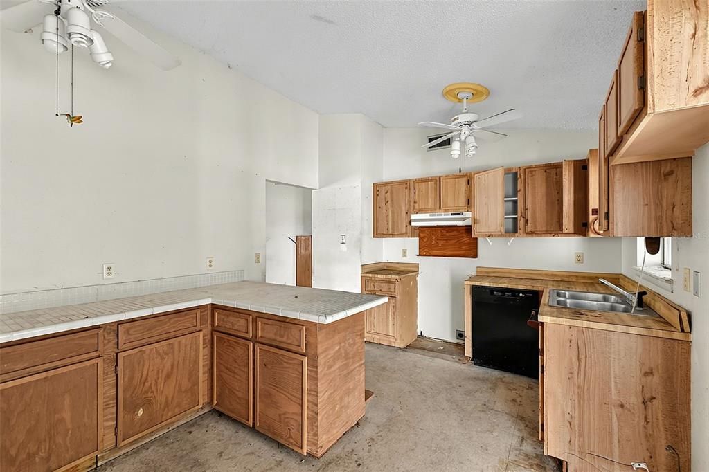 For Sale: $174,900 (3 beds, 1 baths, 1122 Square Feet)