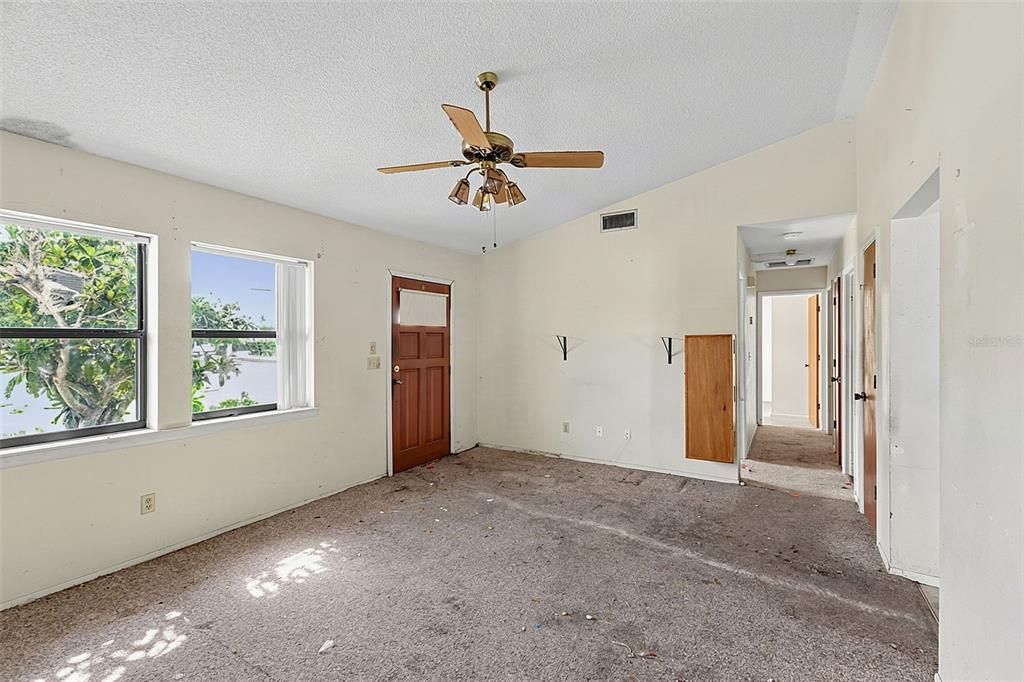 For Sale: $174,900 (3 beds, 1 baths, 1122 Square Feet)