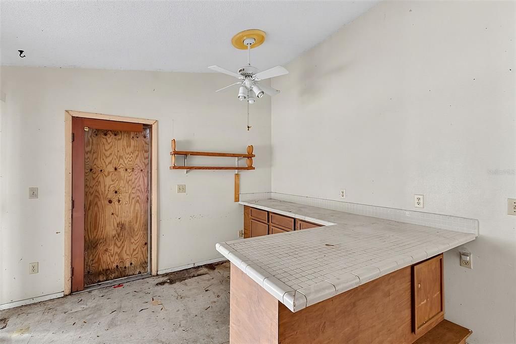 For Sale: $174,900 (3 beds, 1 baths, 1122 Square Feet)