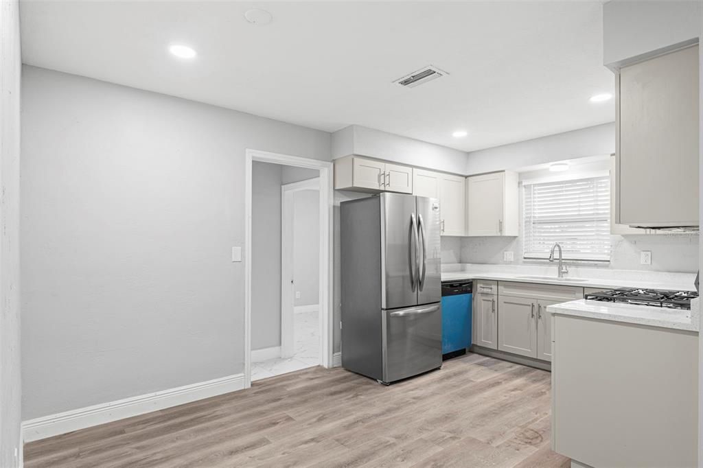 For Sale: $347,000 (4 beds, 2 baths, 1249 Square Feet)
