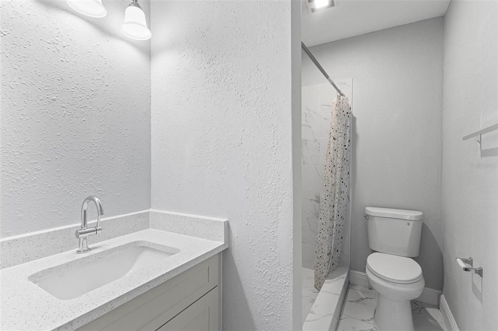 For Sale: $347,000 (4 beds, 2 baths, 1249 Square Feet)