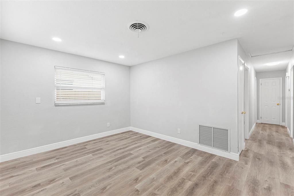 For Sale: $347,000 (4 beds, 2 baths, 1249 Square Feet)