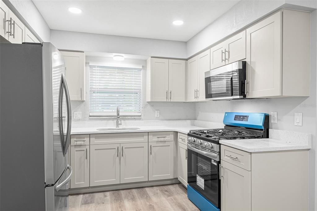 For Sale: $347,000 (4 beds, 2 baths, 1249 Square Feet)