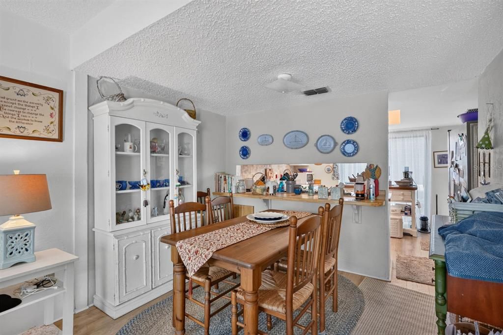 For Sale: $282,500 (2 beds, 2 baths, 1407 Square Feet)