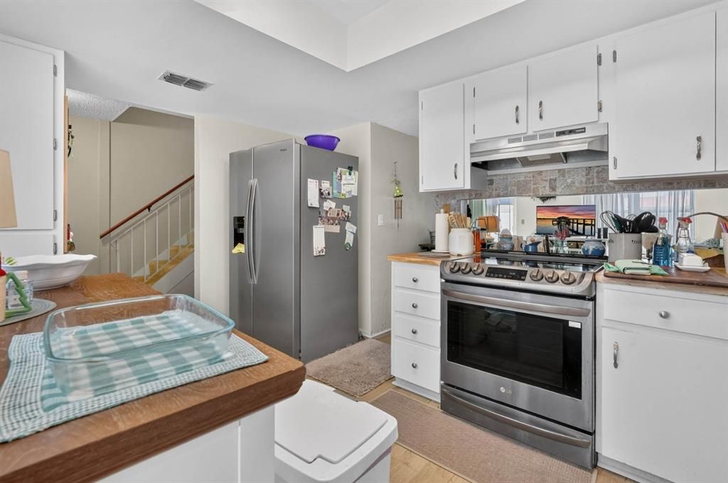 For Sale: $282,500 (2 beds, 2 baths, 1407 Square Feet)