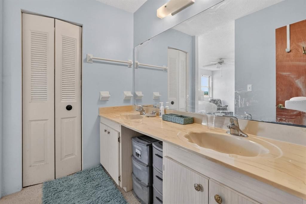 For Sale: $282,500 (2 beds, 2 baths, 1407 Square Feet)