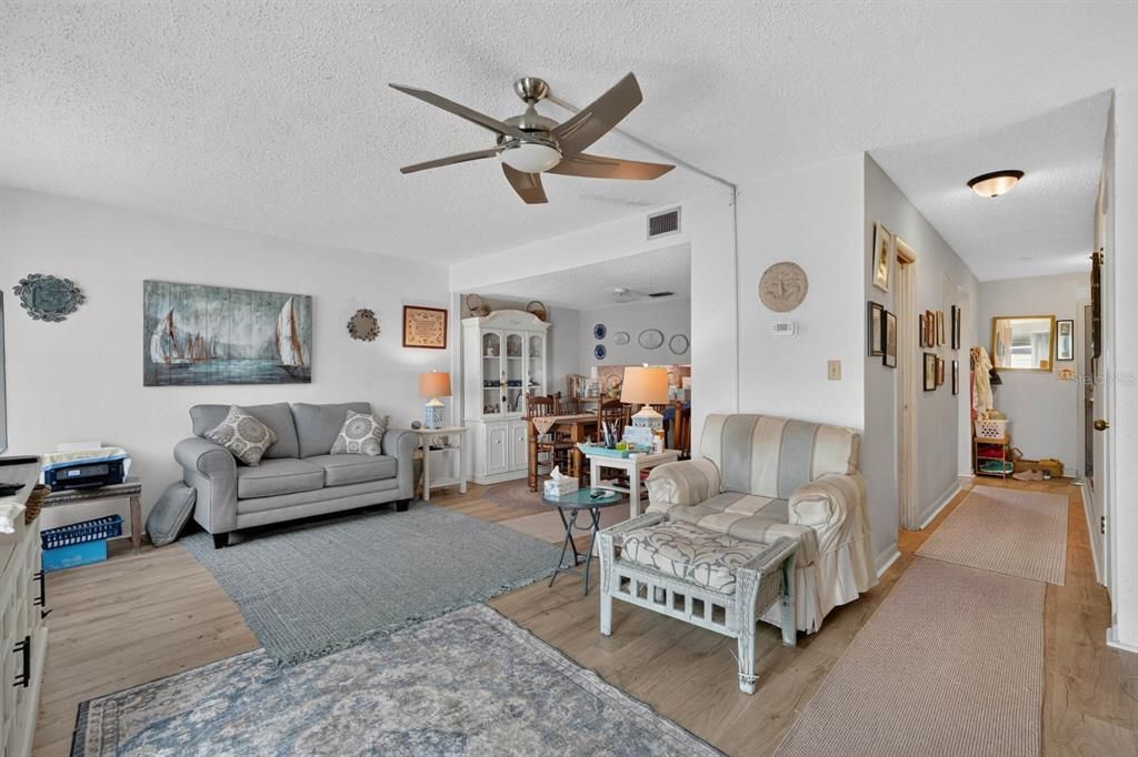 For Sale: $282,500 (2 beds, 2 baths, 1407 Square Feet)