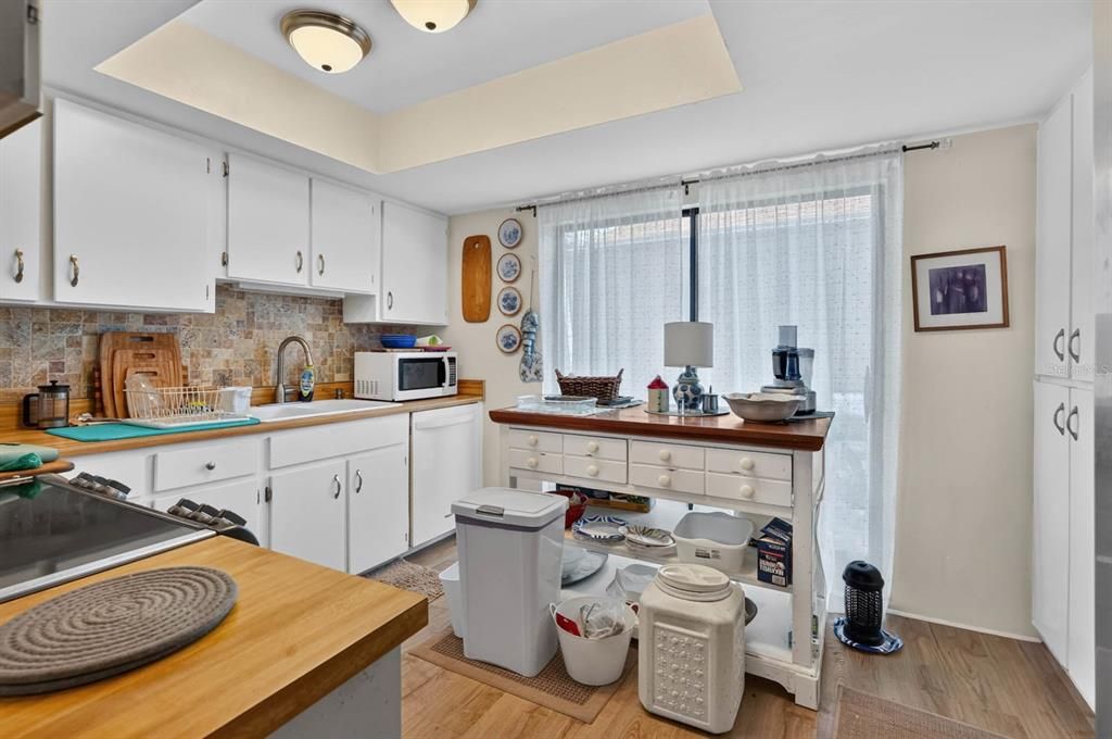For Sale: $282,500 (2 beds, 2 baths, 1407 Square Feet)
