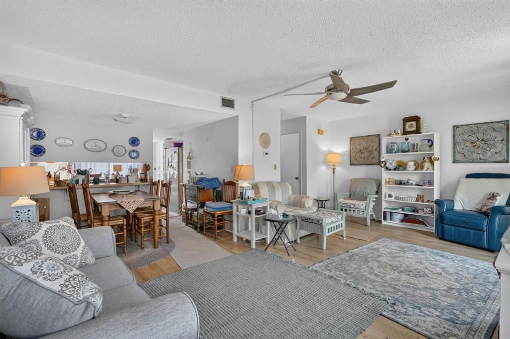 For Sale: $282,500 (2 beds, 2 baths, 1407 Square Feet)