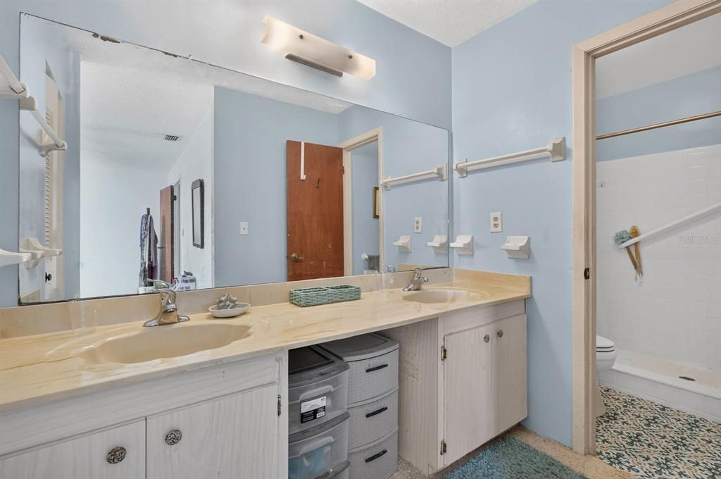 For Sale: $282,500 (2 beds, 2 baths, 1407 Square Feet)