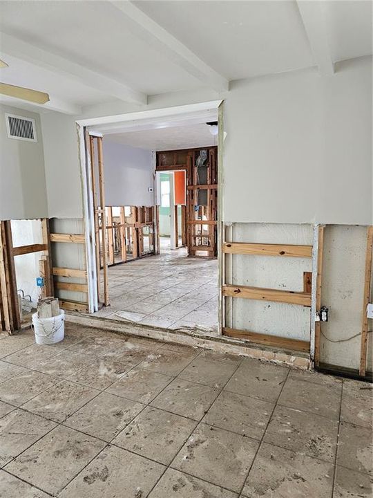 На продажу: $185,000 (2 спален, 2 ванн, 1116 Квадратных фут)