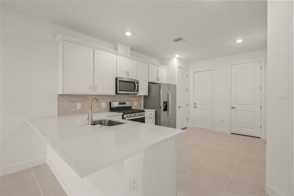 For Rent: $2,895 (2 beds, 2 baths, 1448 Square Feet)