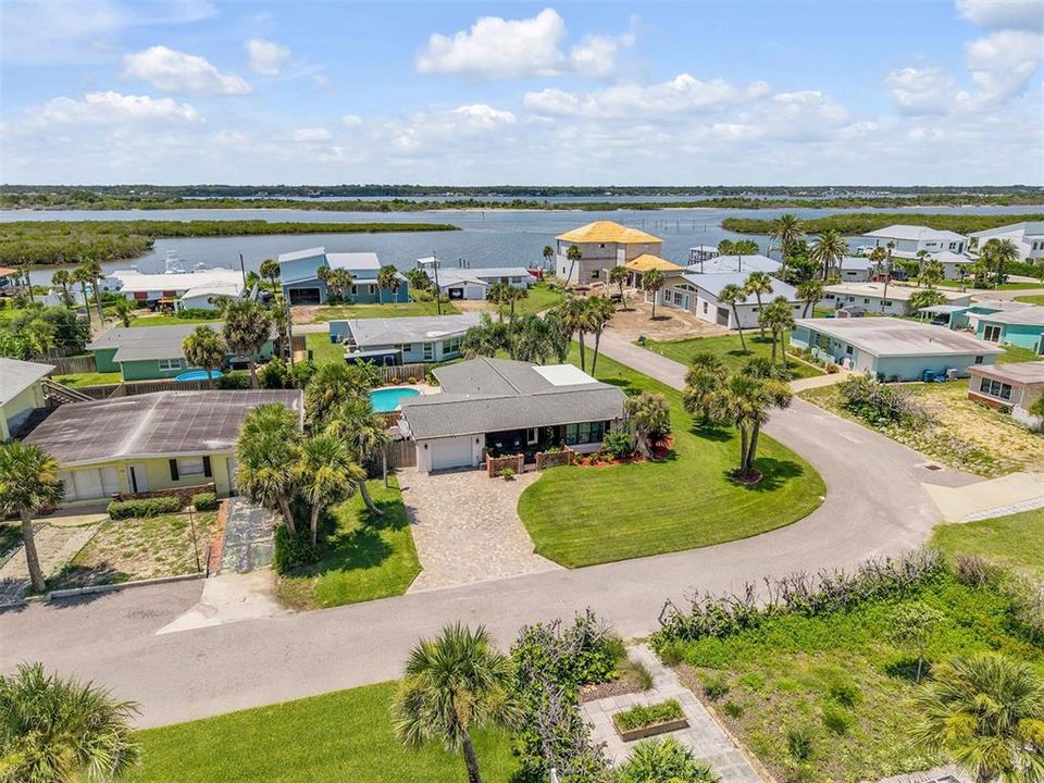 For Sale: $549,900 (3 beds, 2 baths, 1664 Square Feet)