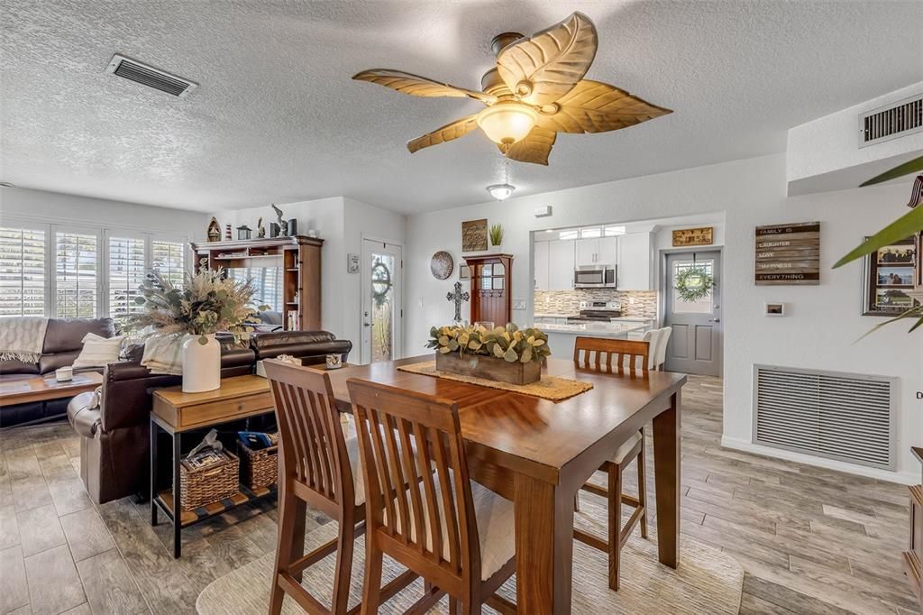 For Sale: $549,900 (3 beds, 2 baths, 1664 Square Feet)