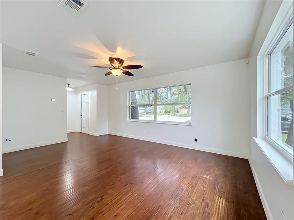 For Sale: $335,000 (3 beds, 2 baths, 1447 Square Feet)