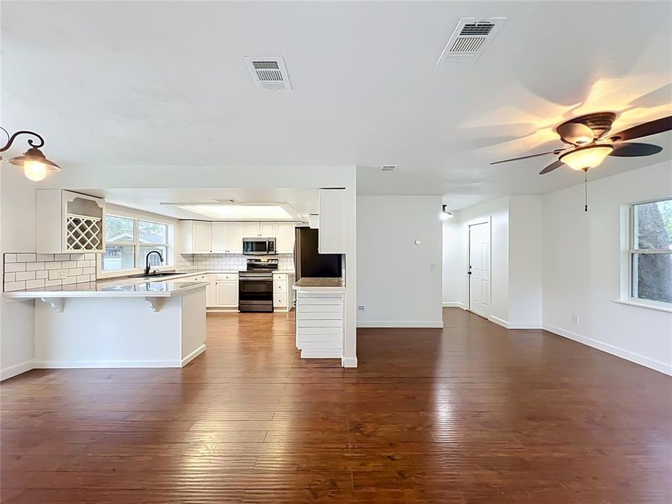 For Sale: $335,000 (3 beds, 2 baths, 1447 Square Feet)