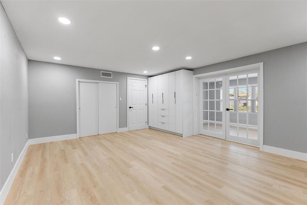 For Rent: $3,900 (4 beds, 2 baths, 2390 Square Feet)