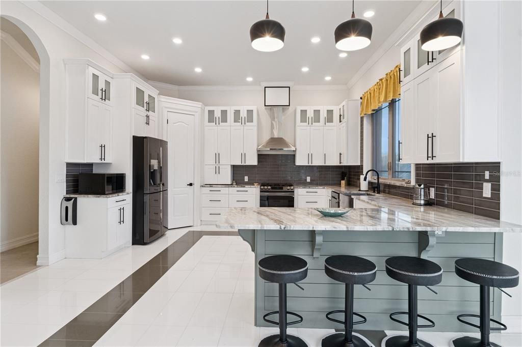 En Venta: $966,000 (4 camas, 3 baños, 4041 Pies cuadrados)